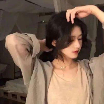 仲夏夜玫瑰海报